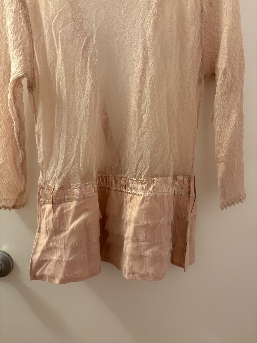 Komarov Blush Beige Sheer Evening Jacket with Jeweled Brooch EUC PtP 20/L 25 PM - Picture 9 of 10
